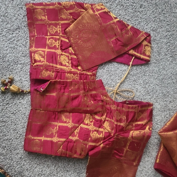 A Red Saree - Picture 6 of 6